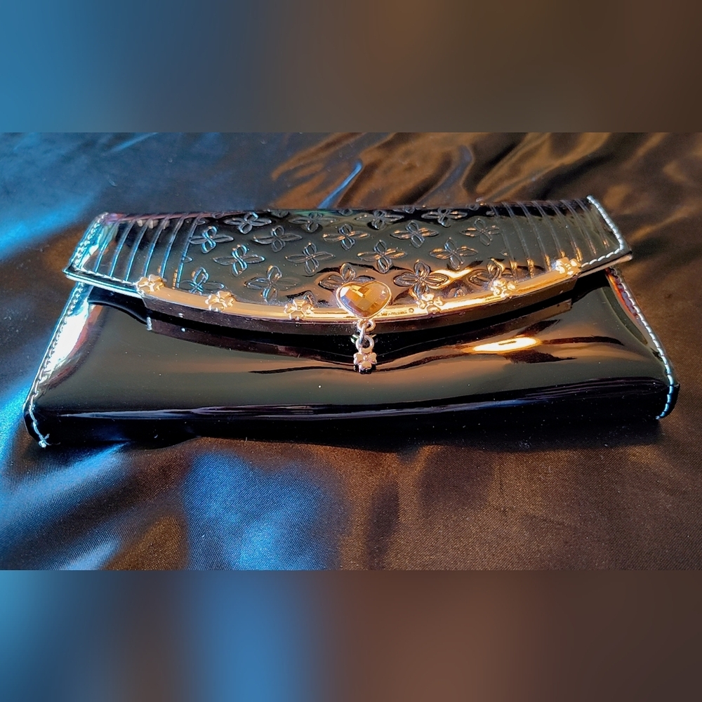 🩷$10 | Chic & Elegant Black Wallet ✨ - Picture 3 of 9